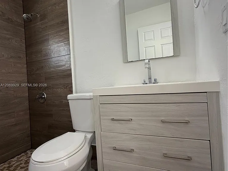 107 W Pembroke Rd — Photo 21