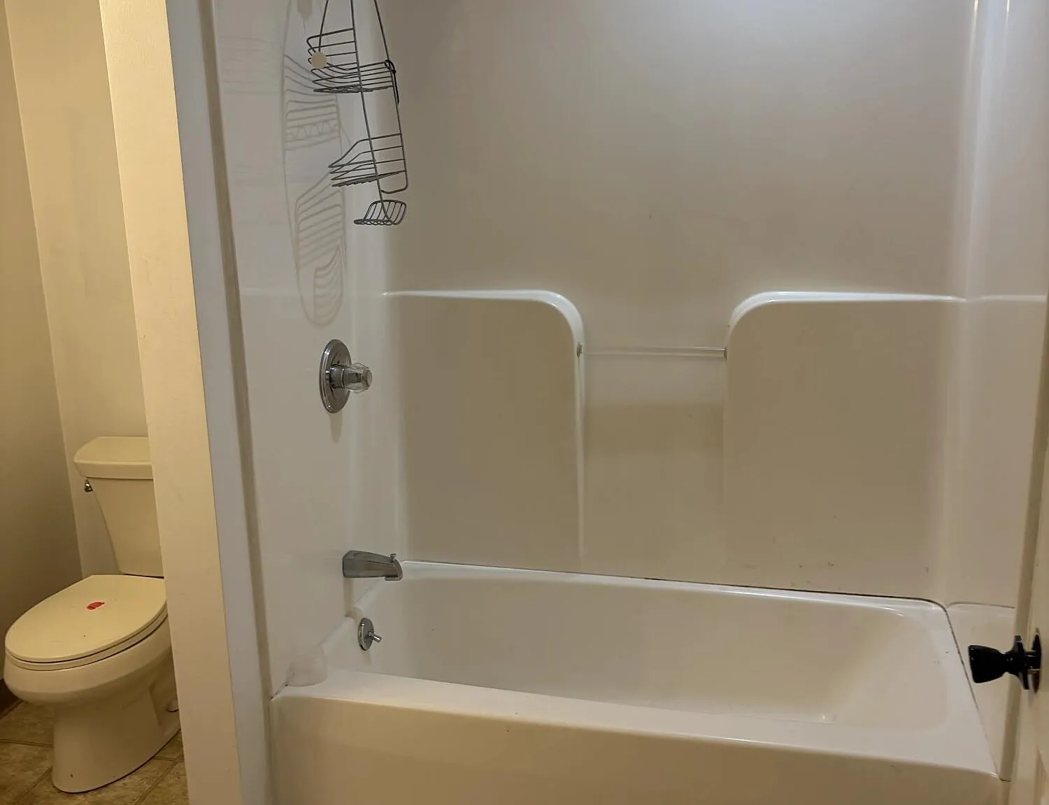 3 bed, 1.0 bath, 900 sqft, $1,200 — Photo 2