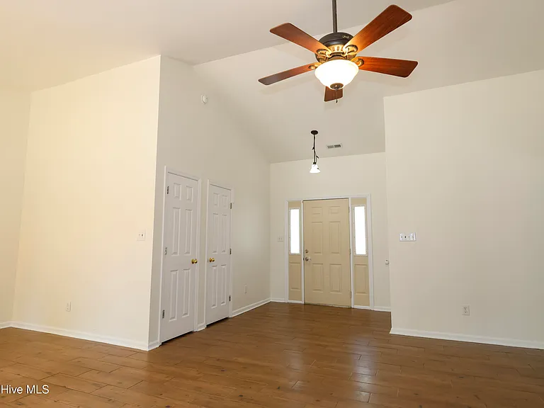 172 Baytree Dr — Photo 3