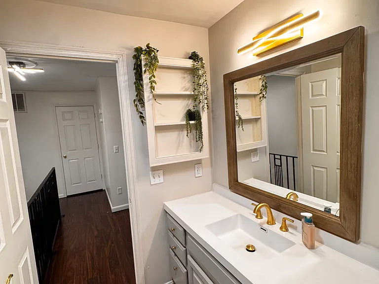 2500 Warsaw Ave #6 — Photo 4