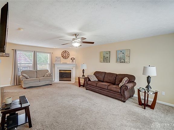 4th image of 565 Blue Spruce Pl