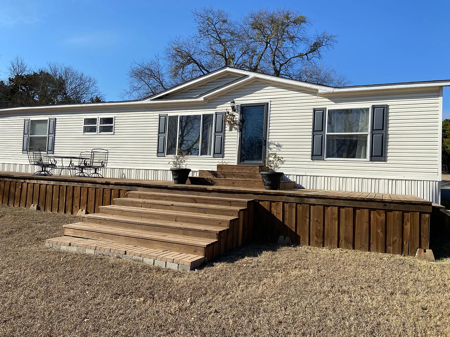 137 Edgehill Dr — Photo 2