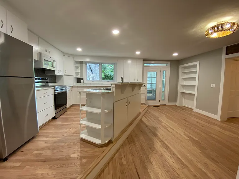 116 W 5th South St #B — Photo 9
