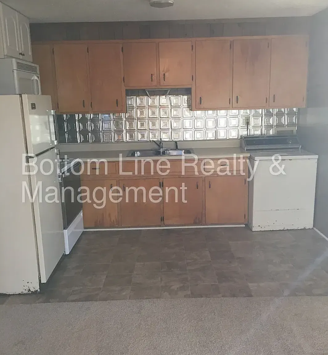 7120 Mack St — Photo 3