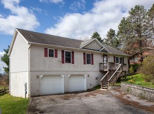 65 Wappler Dr, Hanover, PA 17331