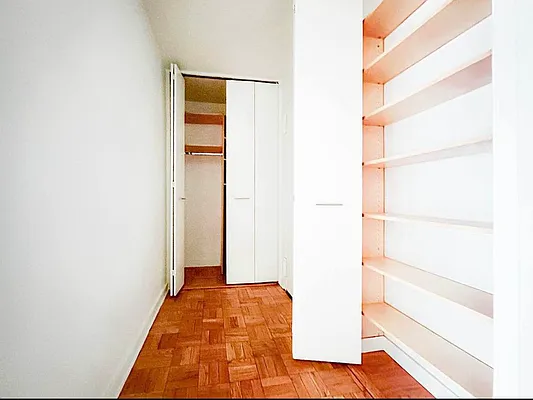 Rented by Manhattan Realty Group | media 4