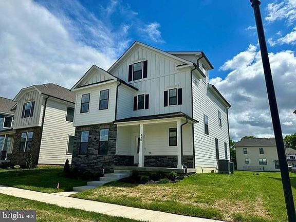 2nd image of 456 Hanson St
