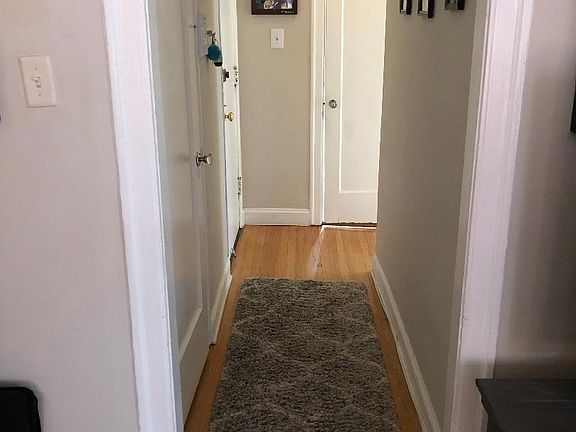 2nd image of 1084 W Thorndale Ave APT 1F