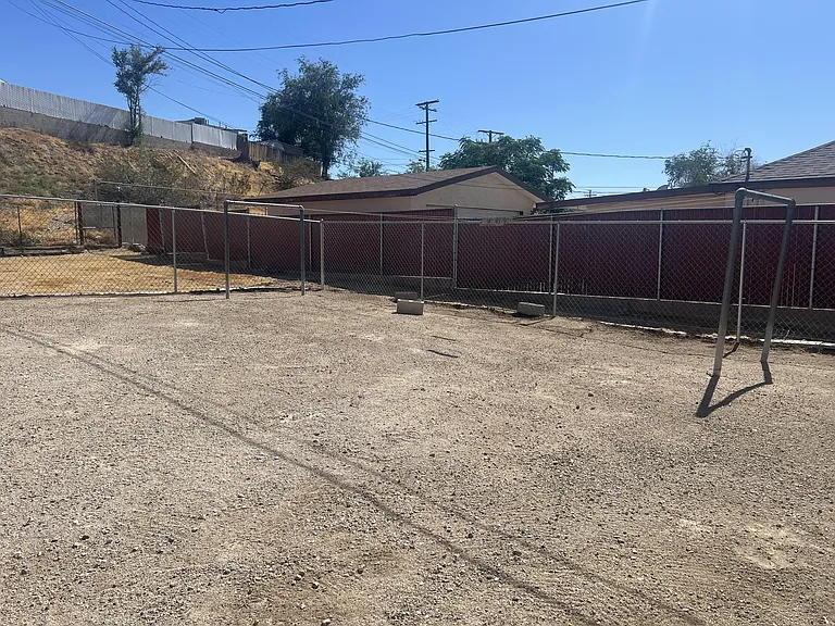 950 Flora St — Photo 18