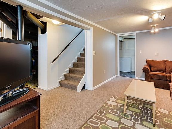 5th image of 1389 Parkview Dr