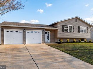 211 Aspen Dr, Newark, DE 19702