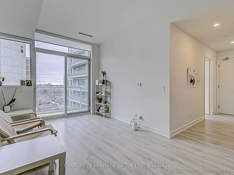 33 Helendale Ave #1011 — Photo 5