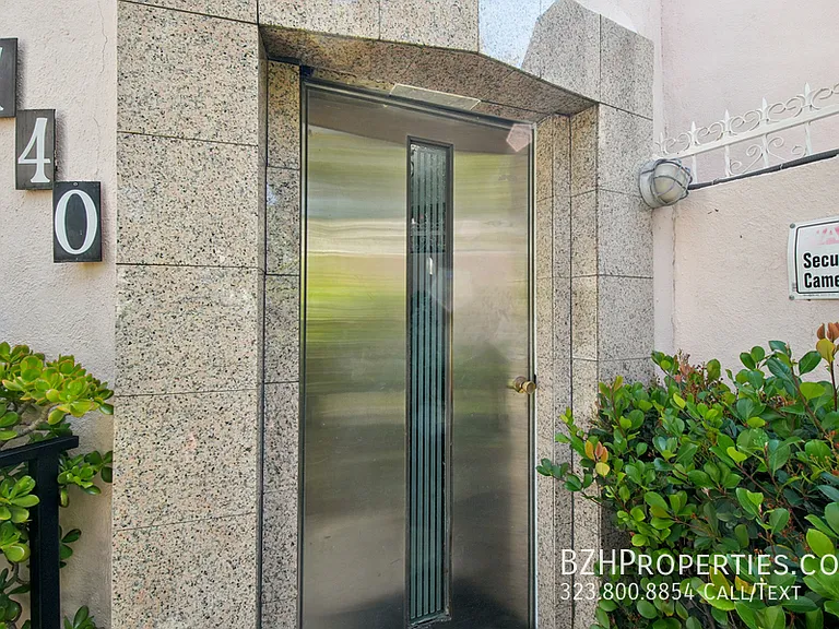 140 S Elm Dr #6 — Photo 14