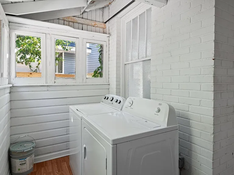 2441 Gervais St — Photo 8