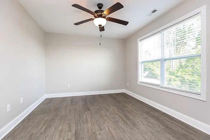 1144 E College St — Photo 11