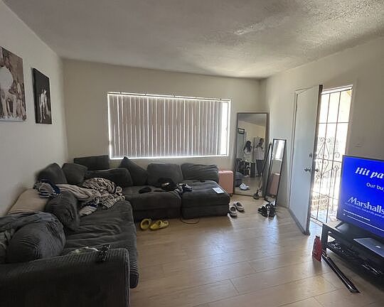 2nd image of 946 S Kingsley Dr APT 3