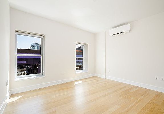 4th image of 156 Beekman St #2A