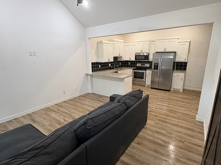 707 S Adair St — Photo 2