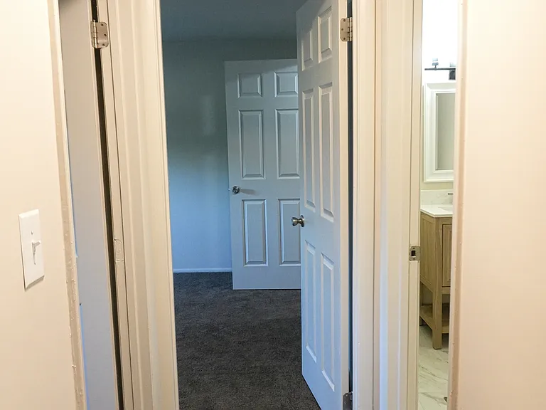 Edmondson Park Apartments — Photo 16