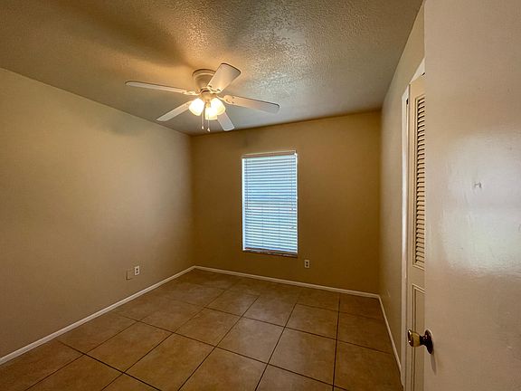 4th image of 304 Oakwood Ct