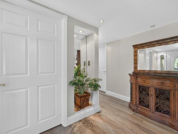 5th image of 6192 N Fruit Ave