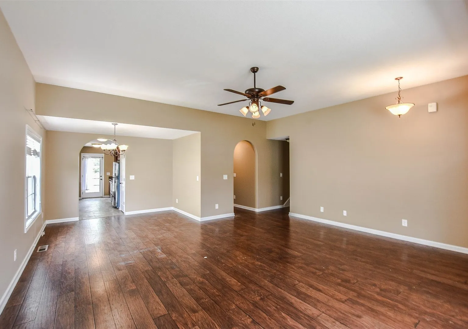 Ranch with Bonus in Fox Crossing! — Photo 2