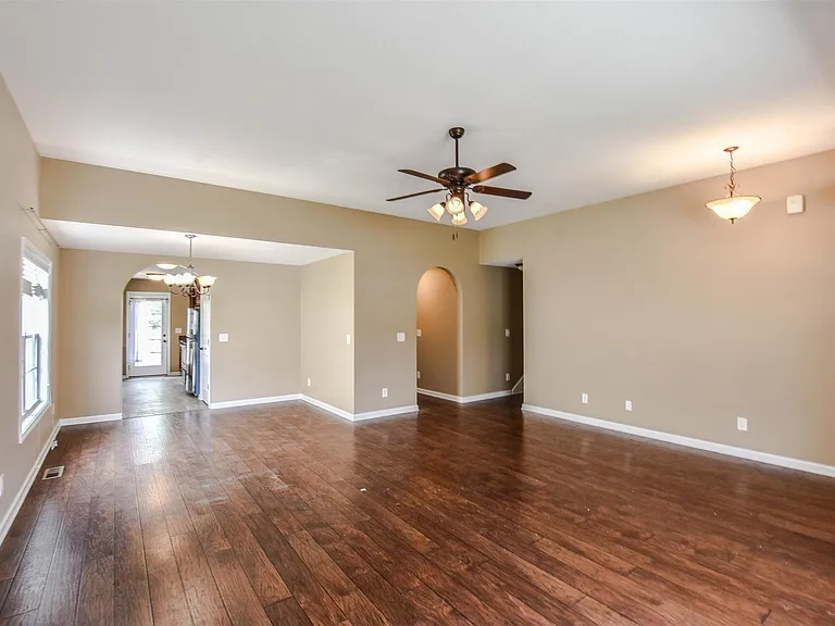 3627 Fox Tail Dr — Photo 2