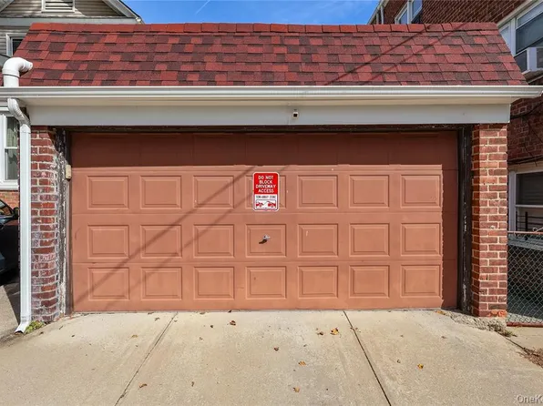 124-01 Hillside Avenue image 2 of 20