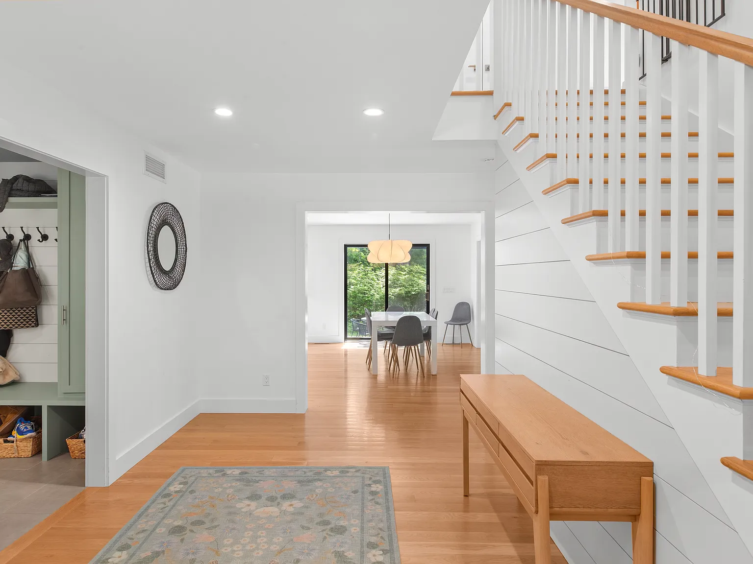 Recently Constructed Home close to East Hampton Village — Photo 2