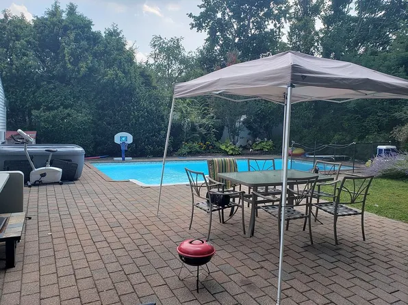 214 Lawrence Ln, Glen Cove, NY 11542