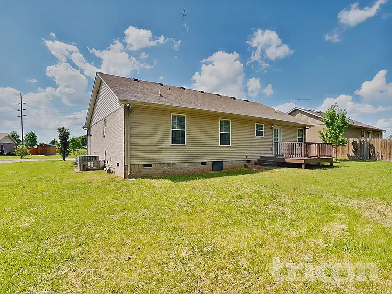 1901 Susan Rd — Photo 15