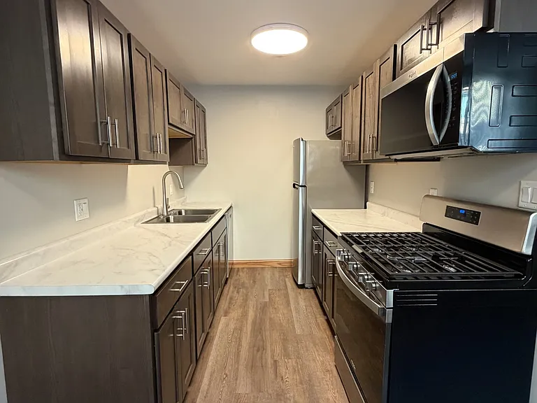 Hub Apartments — Photo 29