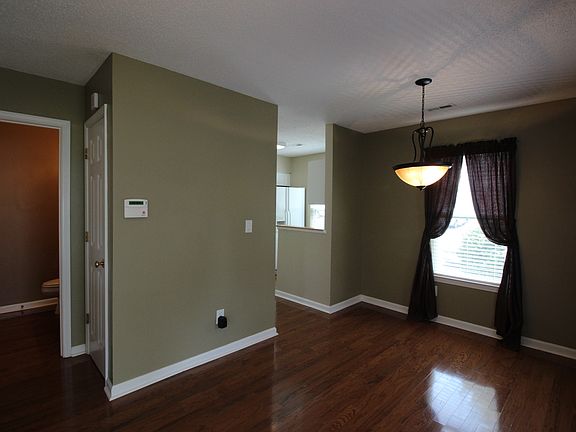 DR with hardwood floors