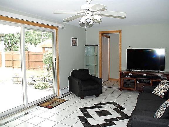3rd image of 465 Shetland Dr