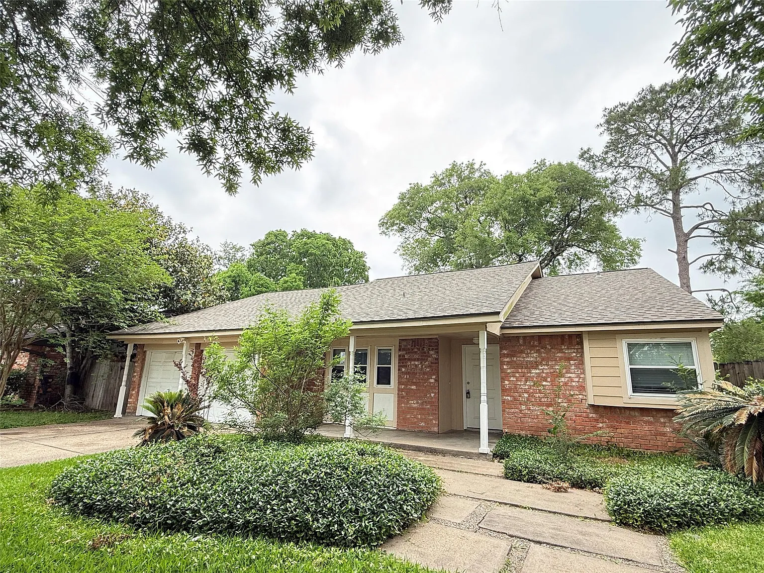 3 bed, 2.0 bath, 1505 sqft, $2,190 — Photo 2