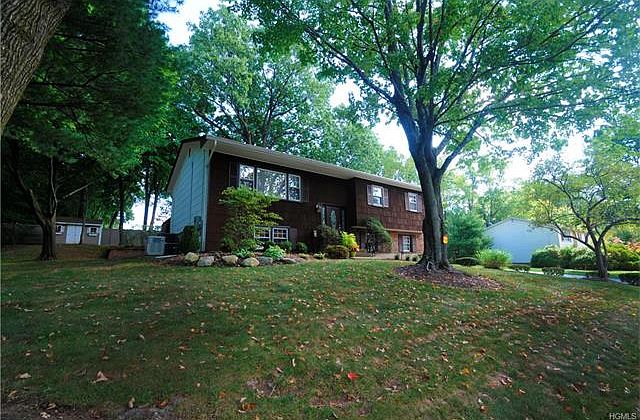 1st image of 16 Eastlyn Dr
