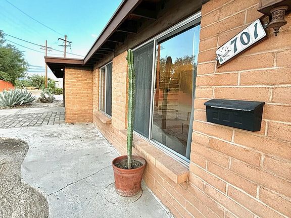4th image of 701 W Edgewater Dr
