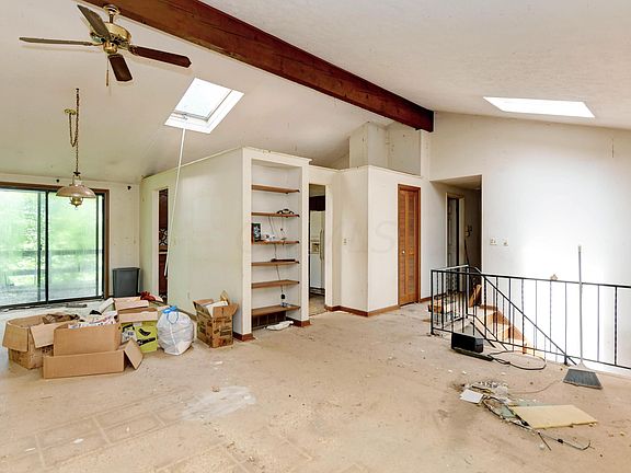 4th image of 2124 Greenbriar Dr