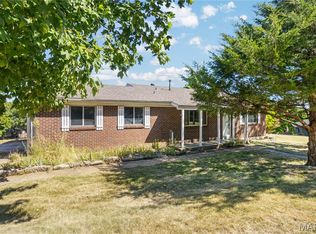 5050 Country View Dr, Imperial, MO 63052