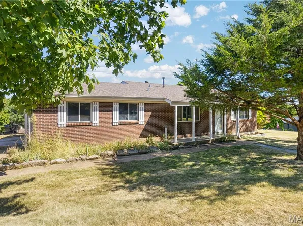 5050 Country View Dr, Imperial, MO 63052