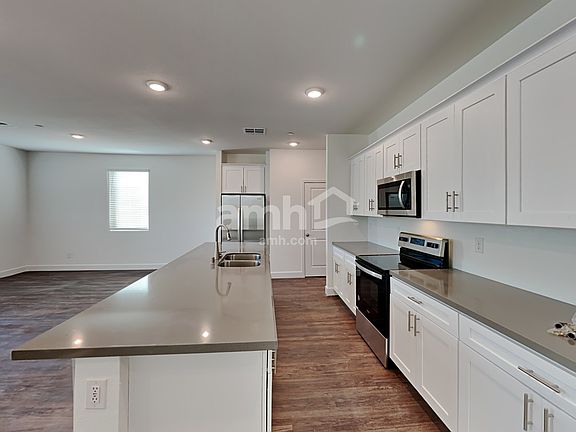 3rd image of 3360 Blodwen St