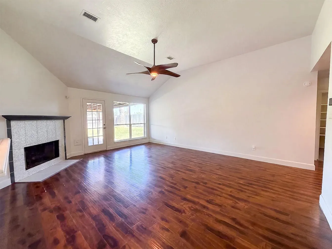 3 bed, 1675 sqft, $3,200 — Photo 3