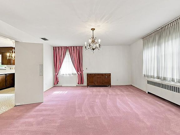3rd image of 412 Talbot Hall Rd
