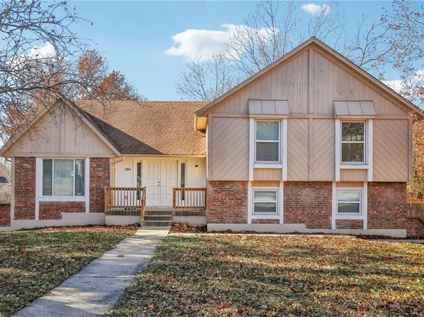 701 NW Delwood Dr, Blue Springs, MO 64015