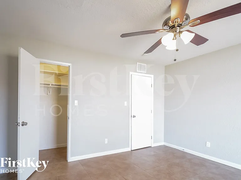 18216 N 24th Dr — Photo 7