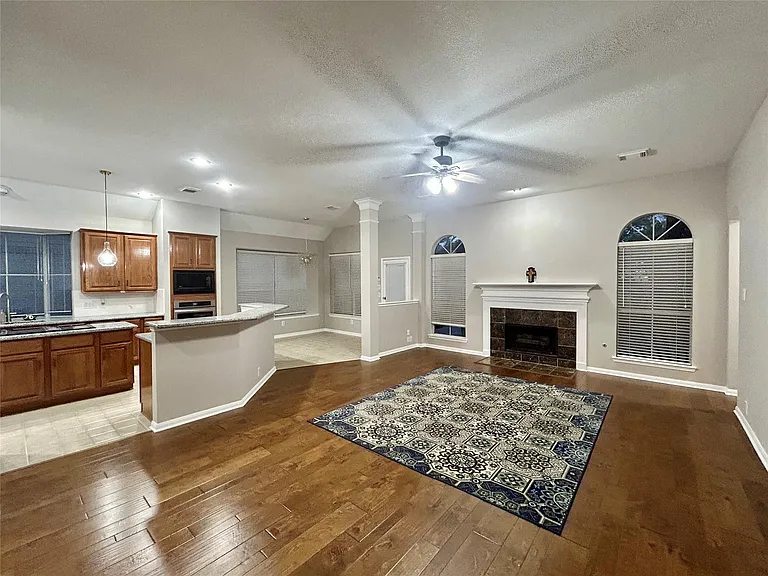 16807 Laguna Springs Dr — Photo 21