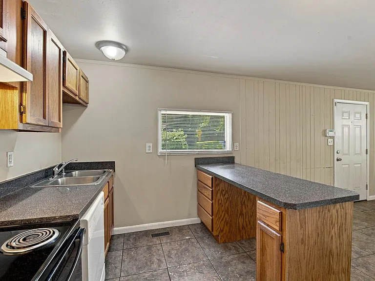 501 Weakley Ave — Photo 15