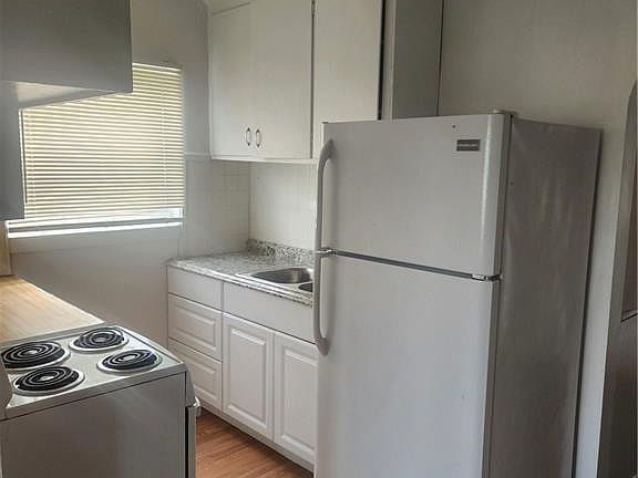 3rd image of 1349 S Cove Blvd