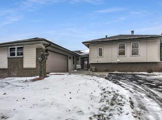 1977 Greenvalley Dr, Crown Pt, IN 46307