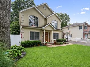 22 E Lyons St, Melville, NY 11747
